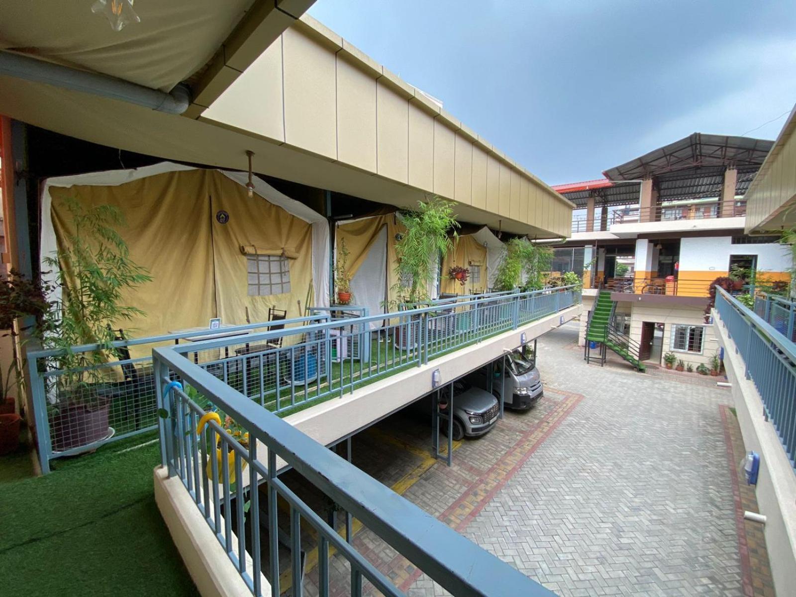 Kalash Parkaze And Tent Inn Pokhara Extérieur photo